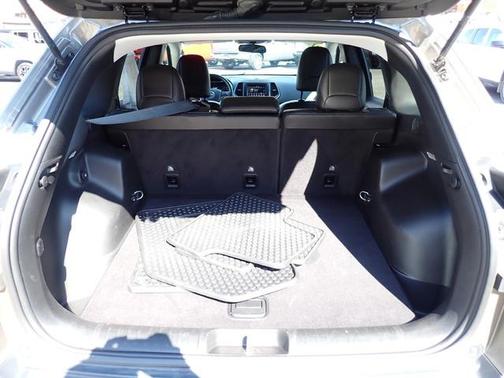 Light Brownstone Pearlcoat 2019 Jeep Cherokee Latitude Plus