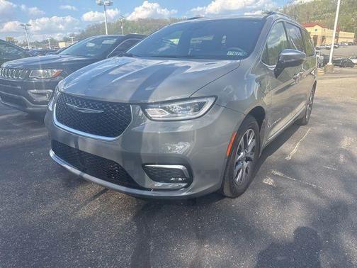 Ceramic Gray Clearcoat 2023 Chrysler Pacifica Hybrid Pinnacle