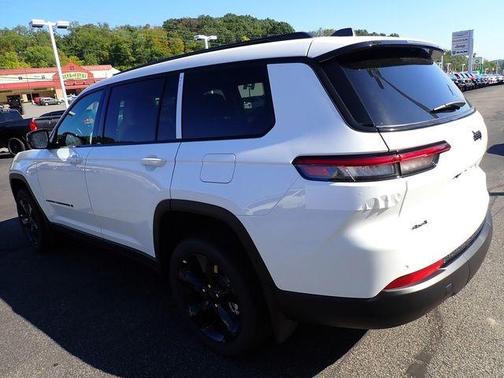 Bright White Clearcoat 2025 Jeep Grand Cherokee L Laredo
