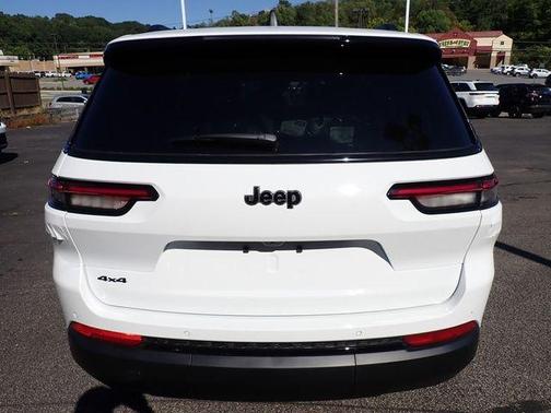 Bright White Clearcoat 2025 Jeep Grand Cherokee L Laredo