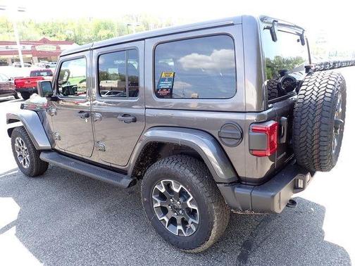 Granite Crystal Clearcoat Metallic 2026 Jeep Wrangler Sahara