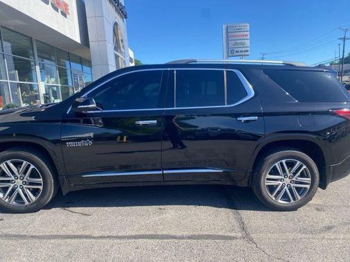 Mosaic Black Metallic 2023 Chevrolet Traverse High Country