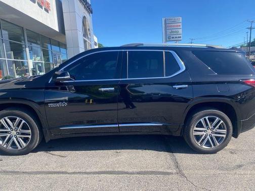 Mosaic Black Metallic 2023 Chevrolet Traverse High Country