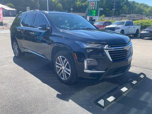 Mosaic Black Metallic 2023 Chevrolet Traverse High Country