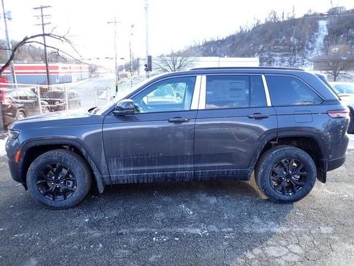 2026 Jeep Grand Cherokee Laredo