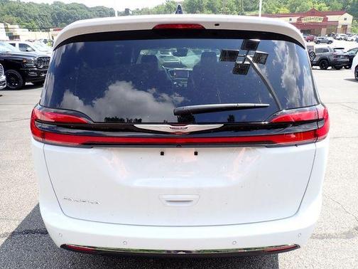 Bright White Clearcoat 2025 Chrysler Pacifica Select
