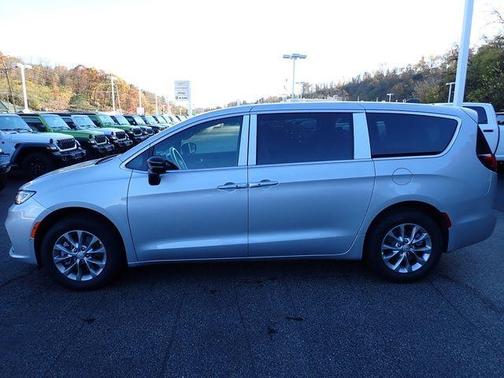 Silver Mist Clearcoat 2026 Chrysler Pacifica Select