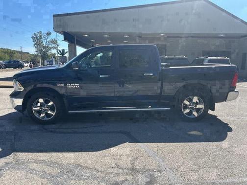 2017 RAM 1500 Big Horn Crew Cab 4x4 57' Box