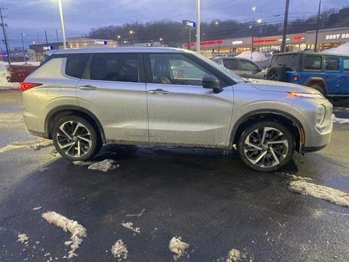 2022 Mitsubishi Outlander SE