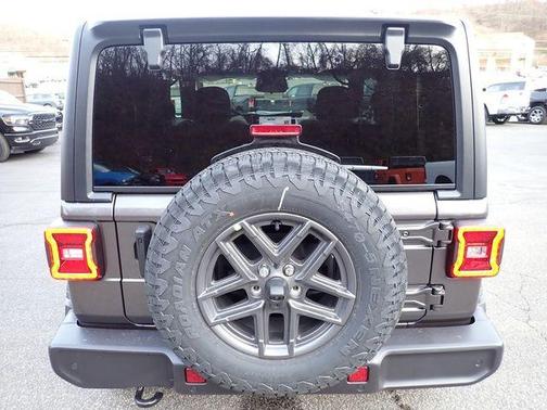 Granite Crystal Clearcoat Metallic 2026 Jeep Wrangler Sport