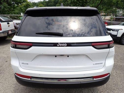 Bright White Clearcoat 2026 Jeep Grand Cherokee Laredo X