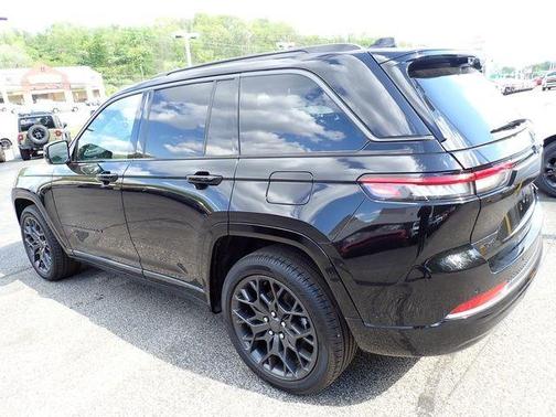 Diamond Black 2026 Jeep Grand Cherokee Summit