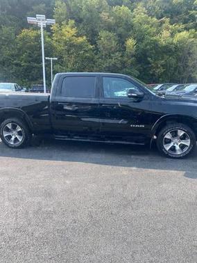 2021 RAM 1500 Laramie Crew Cab 4x4 64' Box