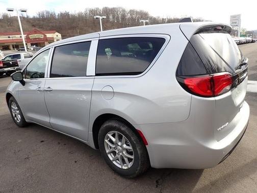 2026 Chrysler Voyager LX