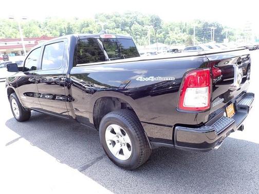2020 RAM 1500 Big Horn Crew Cab 4x4 64' Box