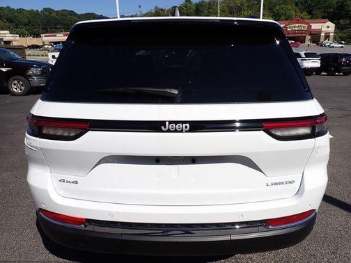 Bright White Clearcoat 2025 Jeep Grand Cherokee Laredo