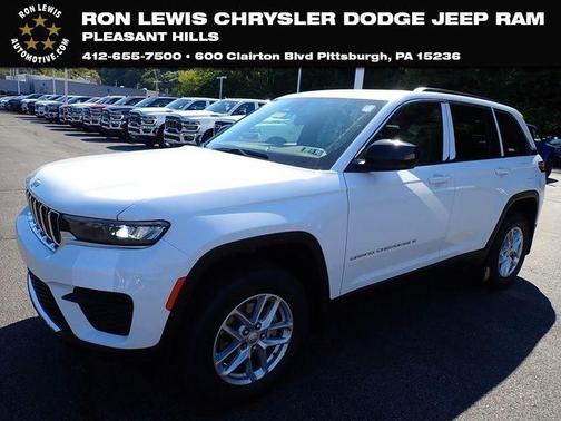 Bright White Clearcoat 2025 Jeep Grand Cherokee Laredo
