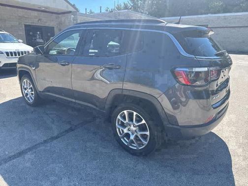2023 Jeep Compass Latitude Lux FWD