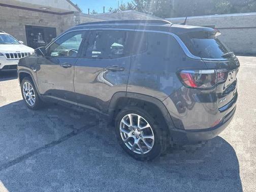 2023 Jeep Compass Latitude Lux FWD