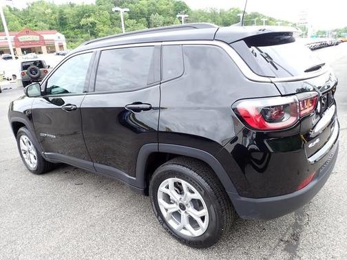 Diamond Black 2025 Jeep Compass Latitude