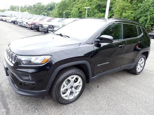 Diamond Black 2025 Jeep Compass Latitude
