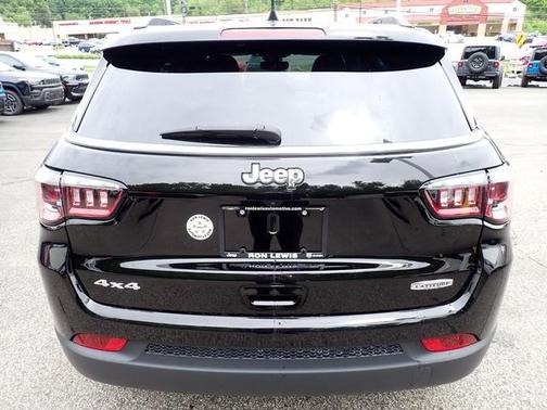 Diamond Black 2025 Jeep Compass Latitude