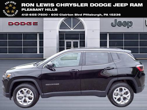 Diamond Black 2025 Jeep Compass Latitude