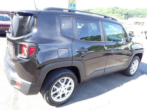 Black Clearcoat 2021 Jeep Renegade Latitude
