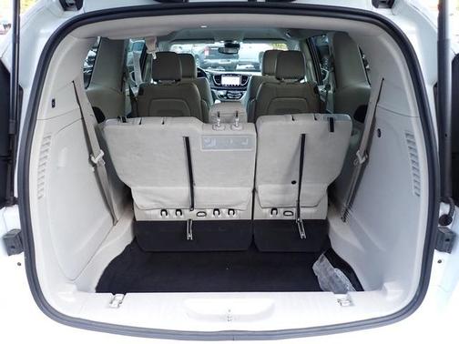 2021 Chrysler Pacifica Touring-L