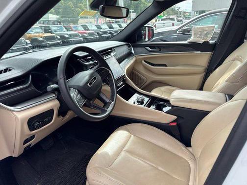 Bright White Clearcoat 2023 Jeep Grand Cherokee Limited