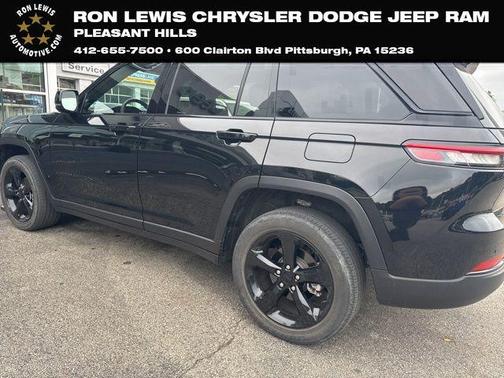 Diamond Black 2023 Jeep Grand Cherokee Altitude