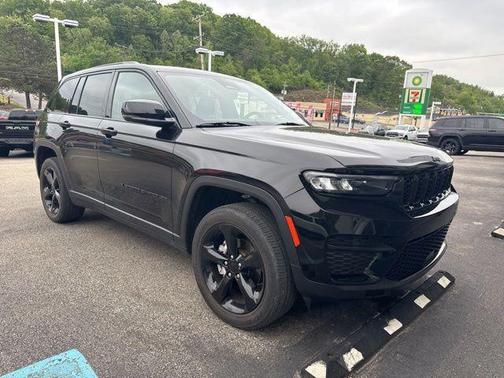 Diamond Black 2023 Jeep Grand Cherokee Altitude