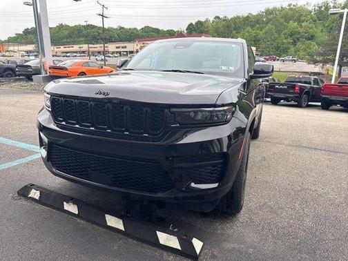 Diamond Black 2023 Jeep Grand Cherokee Altitude
