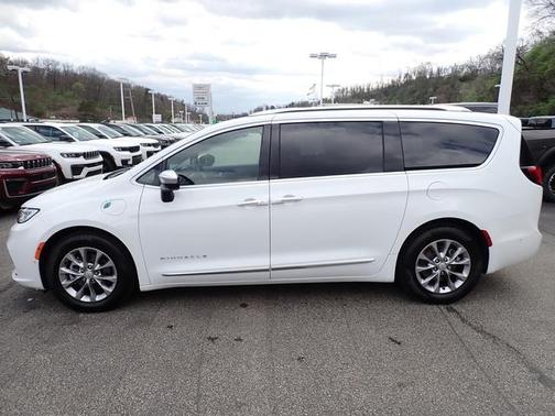 2023 Chrysler Pacifica Hybrid Pinnacle