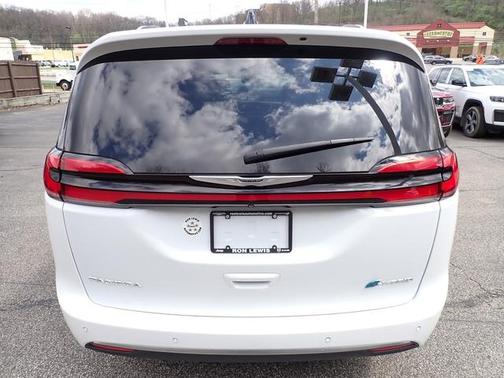 2023 Chrysler Pacifica Hybrid Pinnacle