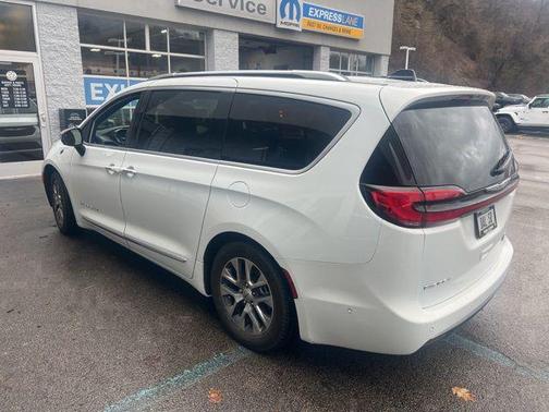 2023 Chrysler Pacifica Hybrid Pinnacle