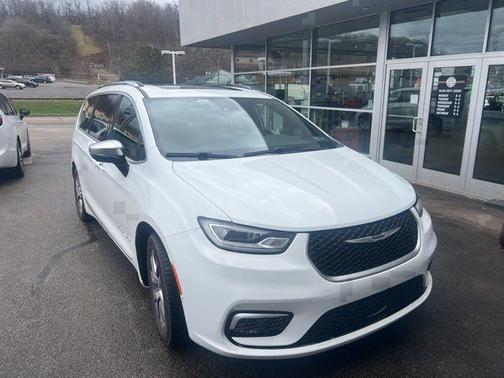 Bright White Clearcoat 2023 Chrysler Pacifica Hybrid Pinnacle