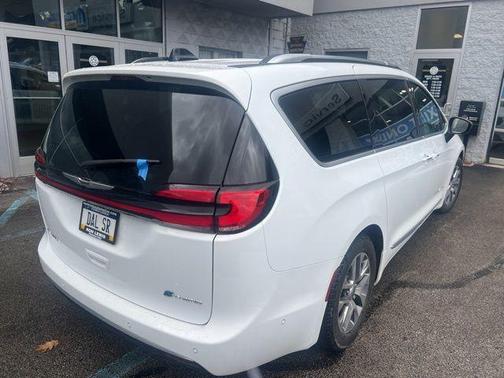 Bright White Clearcoat 2023 Chrysler Pacifica Hybrid Pinnacle