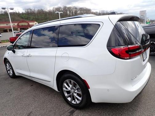 2023 Chrysler Pacifica Hybrid Pinnacle
