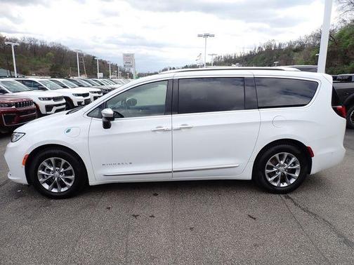 2023 Chrysler Pacifica Hybrid Pinnacle