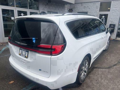 Bright White Clearcoat 2023 Chrysler Pacifica Hybrid Pinnacle