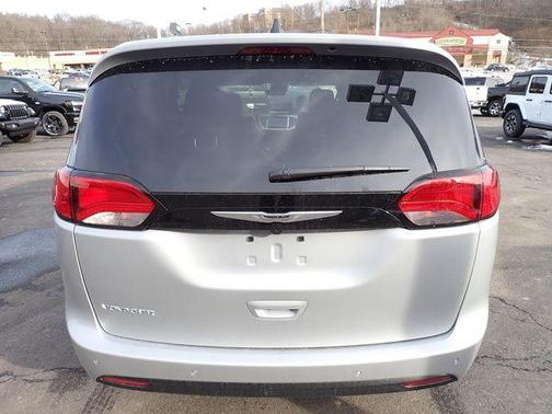 Silver Mist Clearcoat 2026 Chrysler Voyager LX