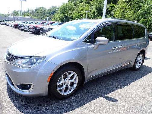 Billet Silver Metallic Clearcoat 2020 Chrysler Pacifica Touring-L Plus