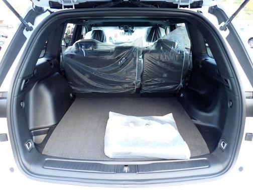 Bright White Clearcoat 2025 Jeep Grand Cherokee Laredo X