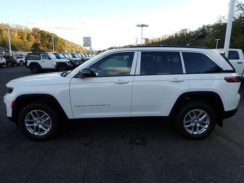 Bright White Clearcoat 2025 Jeep Grand Cherokee Laredo X