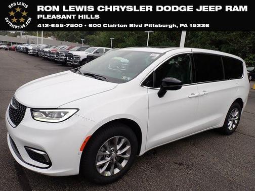 Bright White Clearcoat 2026 Chrysler Pacifica Select