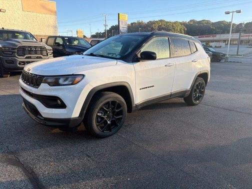 Bright White Clearcoat 2023 Jeep Compass Latitude
