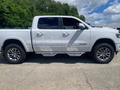 Bright White Clearcoat 2022 RAM 1500 Laramie
