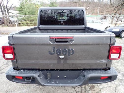 Granite Crystal Clearcoat Metallic 2026 Jeep Gladiator Sport