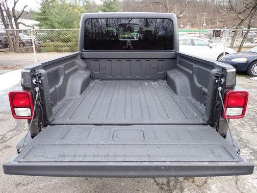 Granite Crystal Clearcoat Metallic 2026 Jeep Gladiator Sport